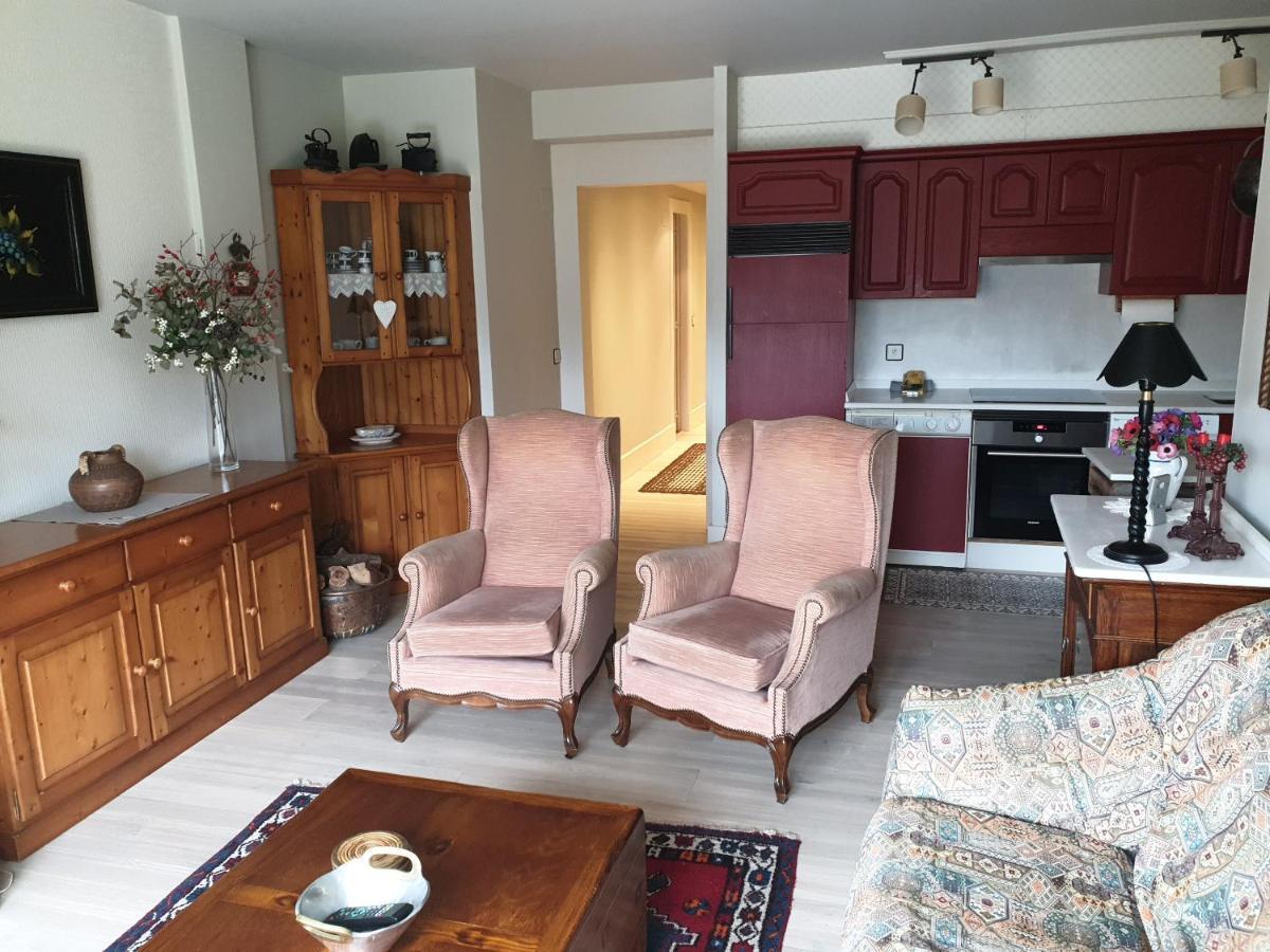 Apartamento Los Valles Jaca Esterno foto